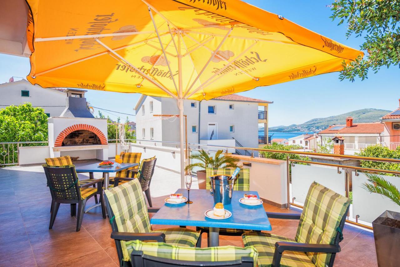 Villa Mihaela Trogir Exterior photo